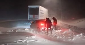 Stotine vozača zaglavljeno u snijegu tokom noći na sjeveru Evrope
