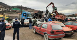 Policija u Zenici uništila čak 29 vozila oduzetih od “divljih vozača”