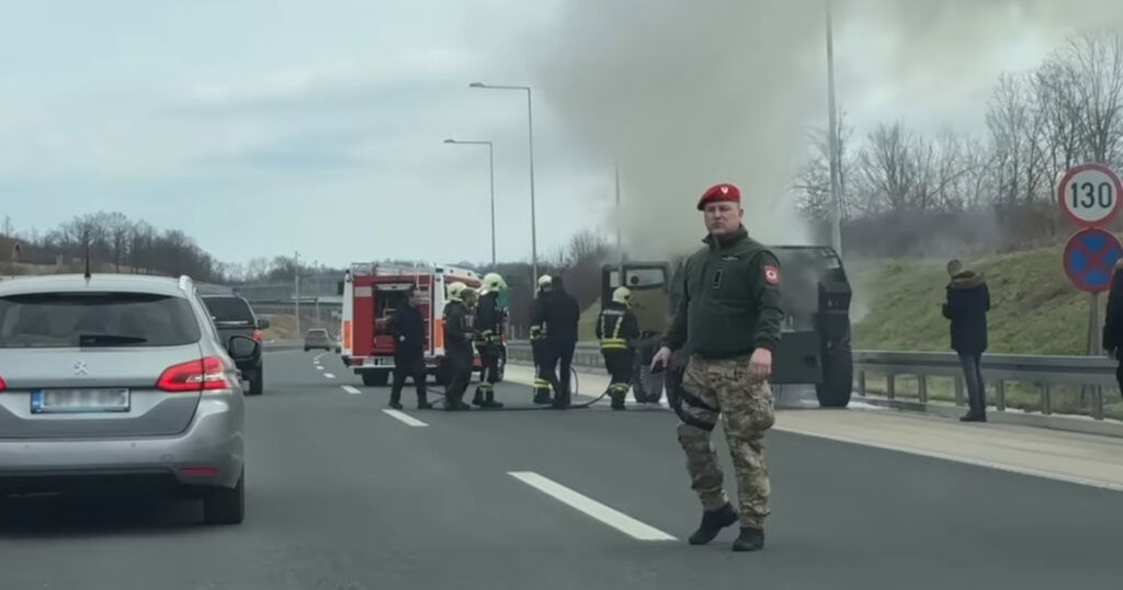 Borbeno vozilo MUP RS se zapalilo na autoputu