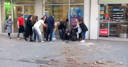 Obrušila se fasada sa zgrade u strogom centru Sarajeva, žena teže povrijeđena