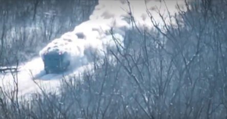 Ruski kamion u Ukrajini velikom i gustom dimu: “Nije uništen, to je taktika”