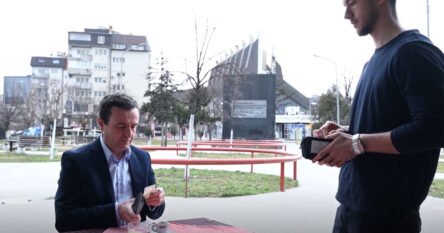 Kurti u centru Prištine kafu platio eurima i Srbima poslao poruku na srpskom jeziku