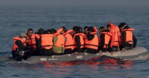 Spašeno više od 80 migranata na moru, neki su čekali na napuštenoj naftnoj platformi