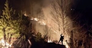 Veliki požar u Kladnju bukti danima, jak vjetar ne pomaže: U pomoć pozvane Oružane snage BiH