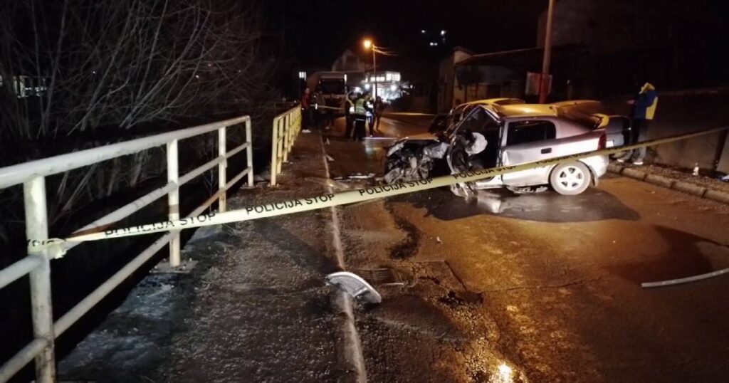 Pet osoba povrijeđeno u teškom sudaru tri vozila, vatrogasci morali rezati automobile