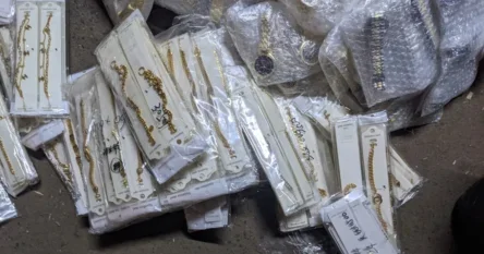 Na ulazu u BiH pronašli robu vrijedniju od milion KM sakrivenu u džepovima i rukavima