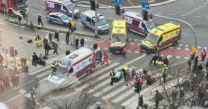 Pokosio najmanje 19 ljudi na tramvajskoj stanici, tokom bijega udario tri automobila