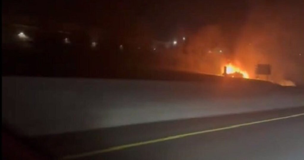 Objavljen snimak: Avion se srušio pored autoceste, niko nije preživio