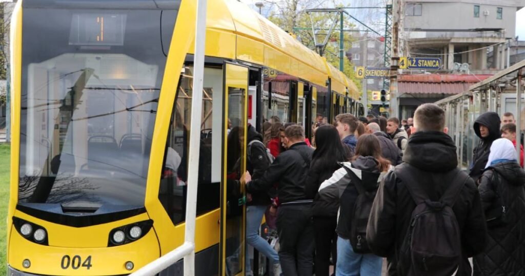 Nakon 40 godina Sarajevom voze novi tramvaji: Imaju wi-fi, USB priključke za mobitele…