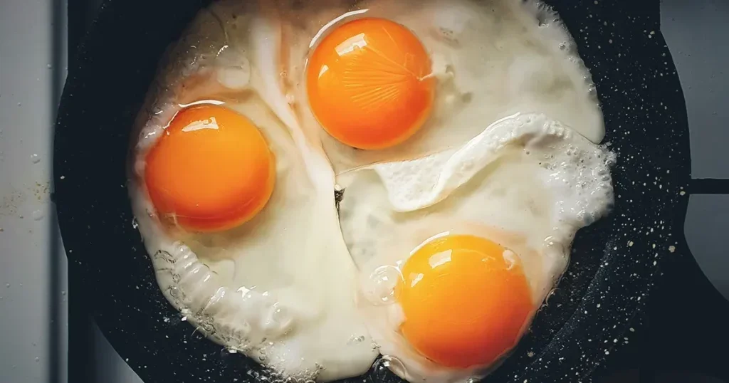 Neočekivani sastojak: Zaboravite ulje i maslac, jaja su najukusnija kad se isprže na ovaj način