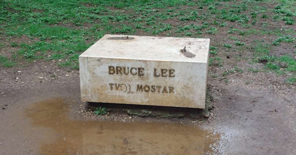 Policija objavila na koji je način ukraden kip Brucea Leeja u Mostaru