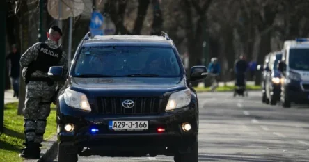 Dvojica policajaca povrijeđena, navijači Sarajeva ih udarili autom