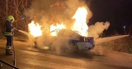 Policijski automobil “progutao” požar, načinjena je velika materijalna šteta