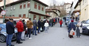 Sarajevo miriše na somune, prvi dan ramazana mnogi su čekali ispred pekara