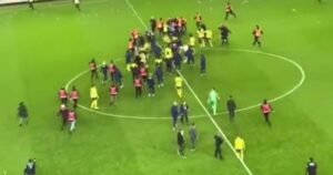Infantino osuđuje “šokantno” nasilje nakon što su navijači Trabzonspora napali igrače Fenera