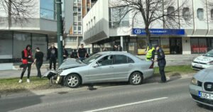 U Sarajevu ponovo automobil udario u stub