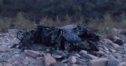 Autom jurio 200 km/h i sletio u rijeku, poginulo osam osoba