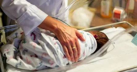Umrlo sedam tek rođenih beba na odjelu intezivne njege