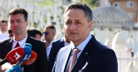 Bećirović: Vučić širi obmane i laži