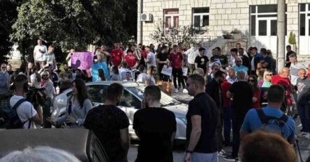 Građani Stoca održali protestnu šetnju zbog napada na mladiće, traže kazne za počinitelje