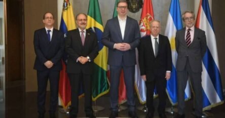 Vučić s ambasadorima južnoameričkih zemalja razgovarao o rezoluciji o Srebrenici