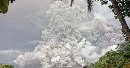 Proglašen najveći stepen uzbune: Otok u dimu i pepelu, evakuisano na stotine ljudi