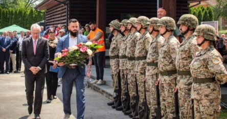 Obilježena 32. godišnjica stradanja Bošnjaka u Bratuncu, prisustvovao i američki ambasador