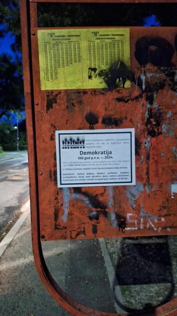 U nekoliko gradova Republike Srpske pojavile se neobične osmrtnice