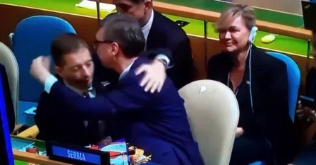 Vučić slavio s Đurićem nakon usvajanja Rezolucije o Srebrenici