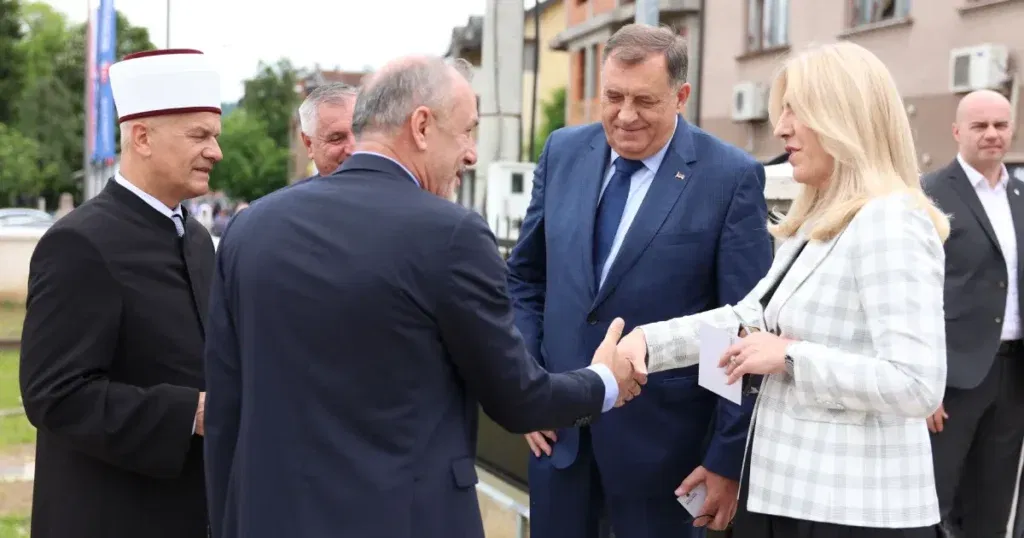 dodik stigao na otvorenje arnaudija džamije