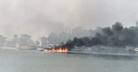 Ogroman požar na moru u Hrvatskoj, vatra progutala veliki broj brodica