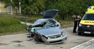 Stravična nesreća u Hrvatskoj, automobil se bukvalno prepolovio