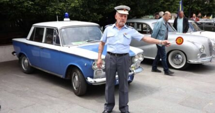 Izložba starih automobila: Đevad Vereget dovezao milicionerskog “tristaća”