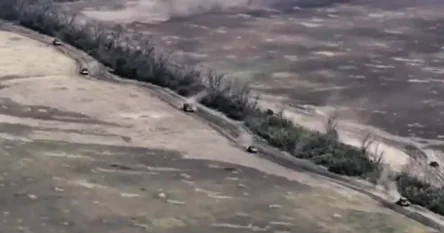 Objavljen snimak: Rusi krenuli oklopnjacima i tenkovima u napad, potpuno su uništeni