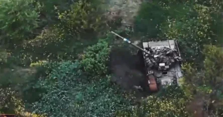 “Put do pakla”: Objavljen snimak gomile uništenih ruskih tenkova