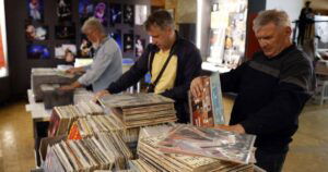 Otvoren sajam gramofonskih ploča u Ex-Yu Rock centru: “Ploče su ponovo in”