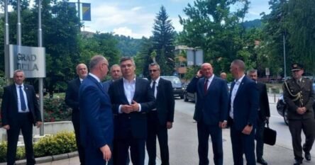 Milanović u službenoj posjeti Tuzli, razgovarao s gradonačelnikom Lugavićem