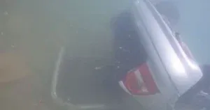 Vozilo sletjelo u vodu na kupalištu u Jajcu, vozač se izvukao