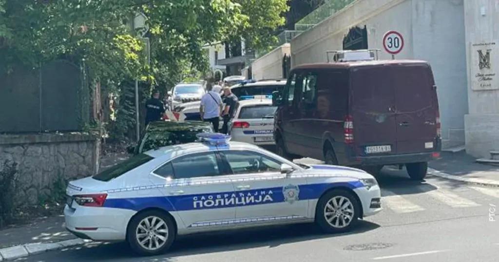 Napad kod Ambasade Izraela u Beogradu, jedna osoba ubijena. Ranjen policajac