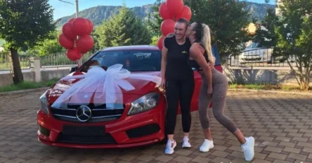 Vlasnica fitness centra iz Hercegovine poklonila zaposlenici novi Mercedes