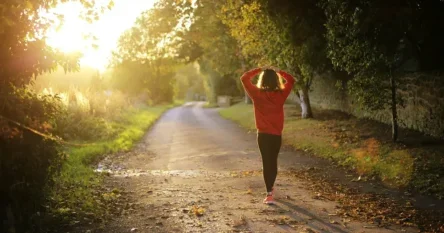 Hodanje bi moglo spriječiti vraćanje boli u leđima