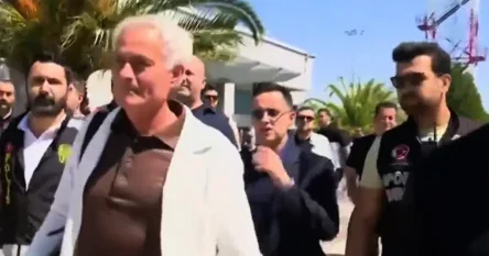Mourinho je stigao u Istanbul, evo kako su ga dočekali