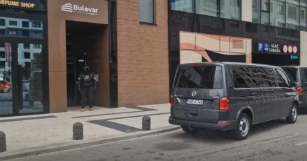 FUP pretresa elitno naselje u Sarajevu: Pod kontrolom policije sedam osoba?