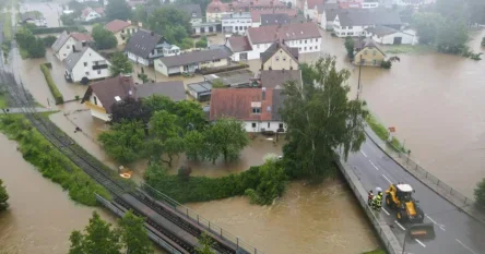 Ovo su prizori iz Njemačke: Helikopterima evakuiraju mještane, pukla je i brana