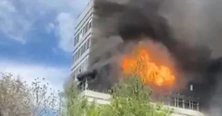 Najmanje osam mrtvih u požaru koji je zahvatio zgradu, ljudi skakali u smrt bježeći od vatre