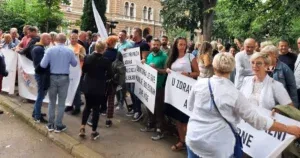 Danas protest zdravstvenih radnika, traže isplatu jednokratne pomoći