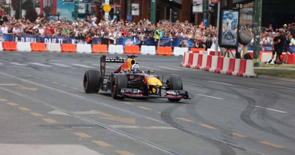 Legendarni David Coulthard sjajnim nastupom oduševio Sarajevo