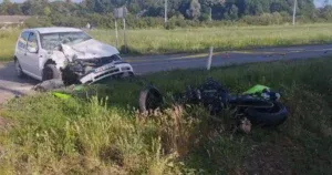 U stravičnom sudaru poginuo motociklista, vozač Golfa je teško povrijeđen