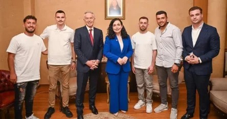 Tony Blair na Kosovu upoznao Toniblera, Toniblera, Toniblera, Toniblera i Toniblera