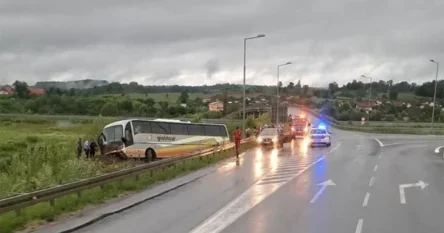 Autobus sletio s ceste u Prnjavoru, više povrijeđenih